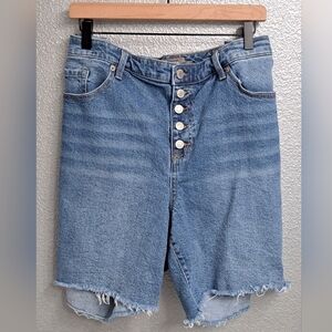 Torrid Plus Size Button Up Cut Off Jeans   Size 22